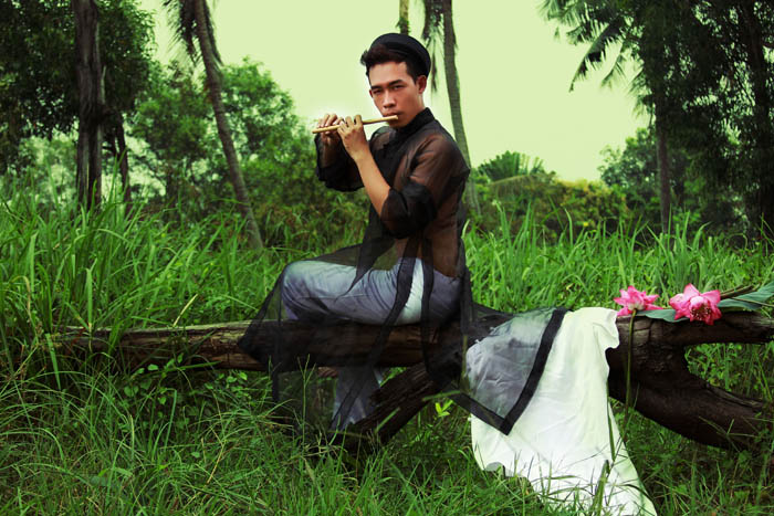 Leo Quốc Việt h&oacute;a ch&agrave;ng Thơ đ&oacute;n Xu&acirc;n